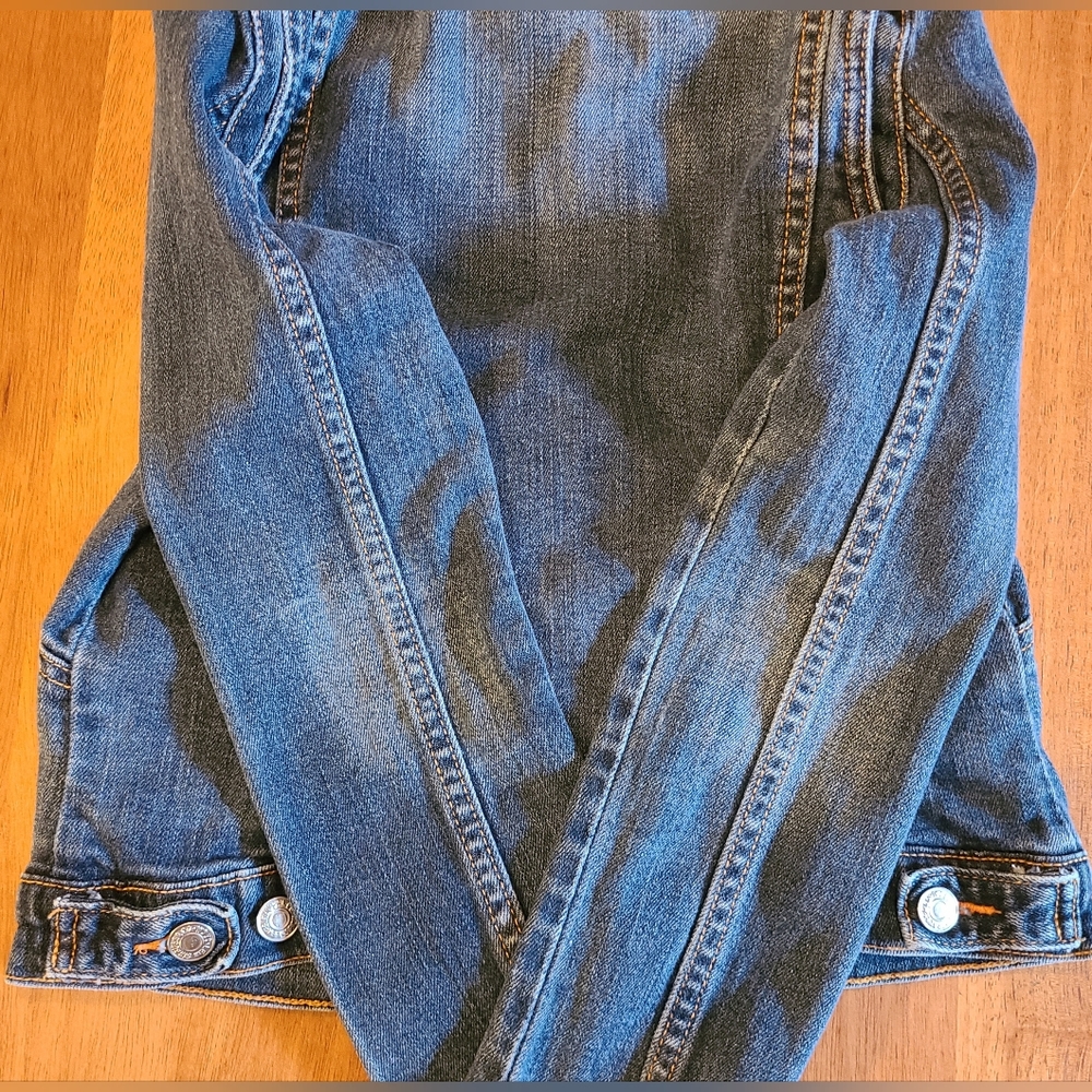 LEVI's Jean Jacket - Picture 4 of 10